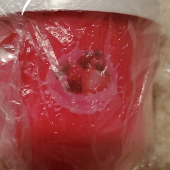 LOVERY Strawberry Milk Whipped Body Butter - Picture 4 of 5